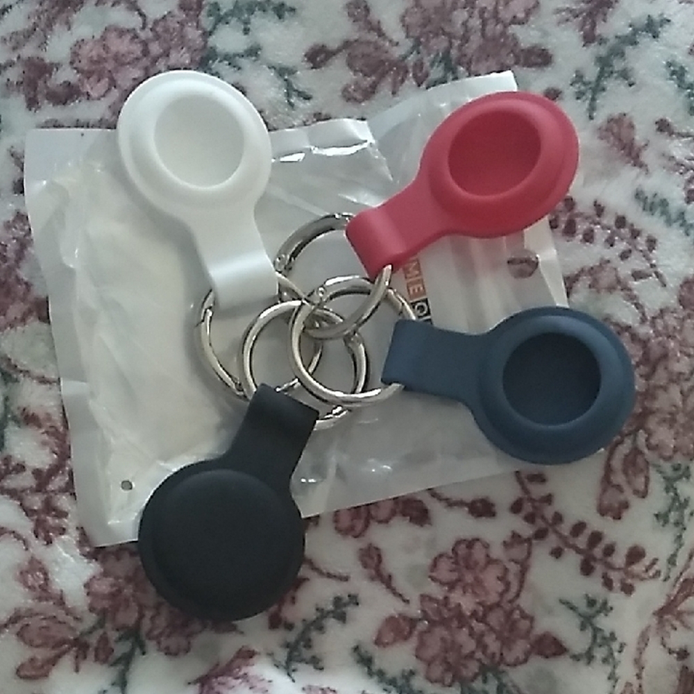 Silicone Keychain Holder for Trackers - Black, White, Red, Blue